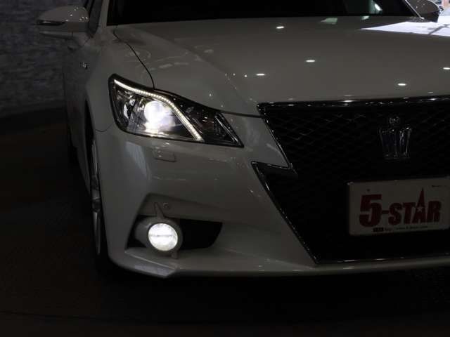 CROWN sedan hybrid