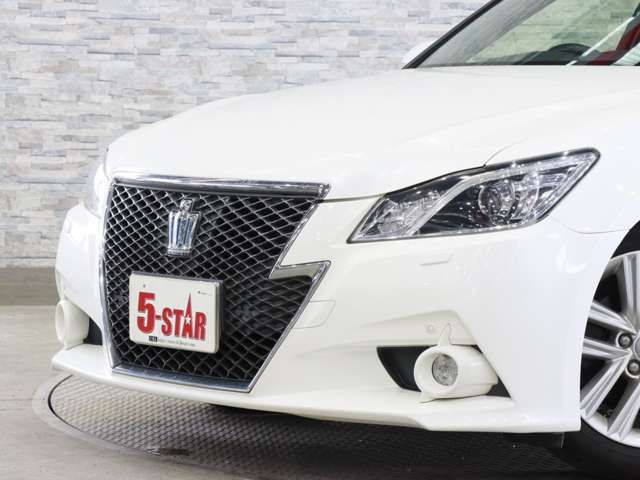 CROWN sedan hybrid