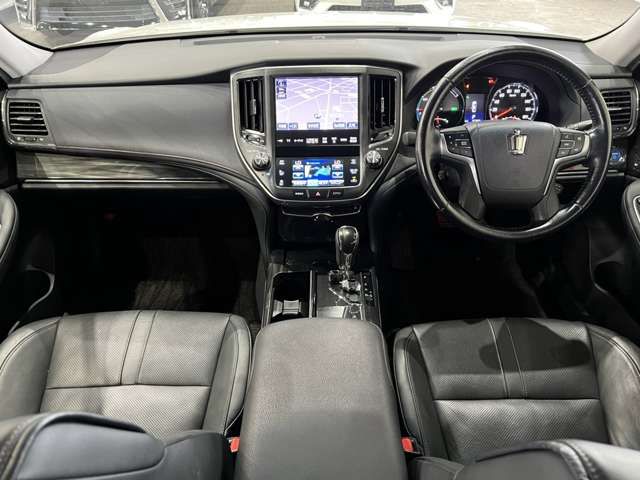 CROWN sedan hybrid