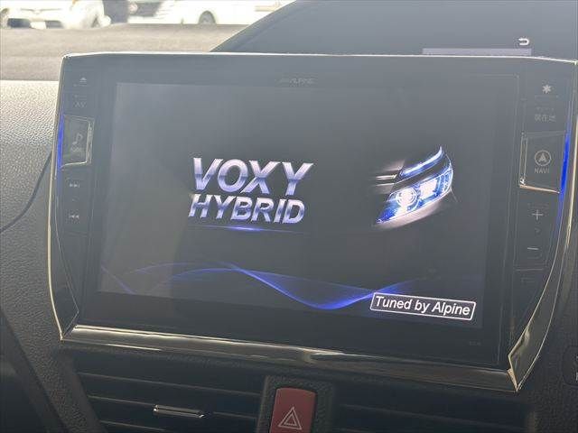 VOXY HYBRID