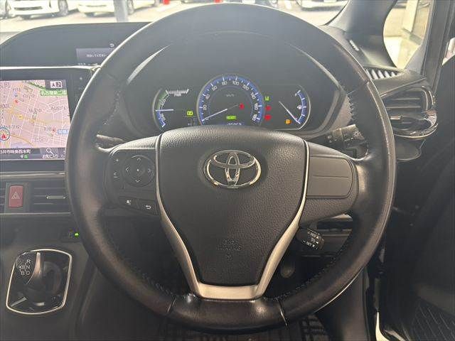 VOXY HYBRID