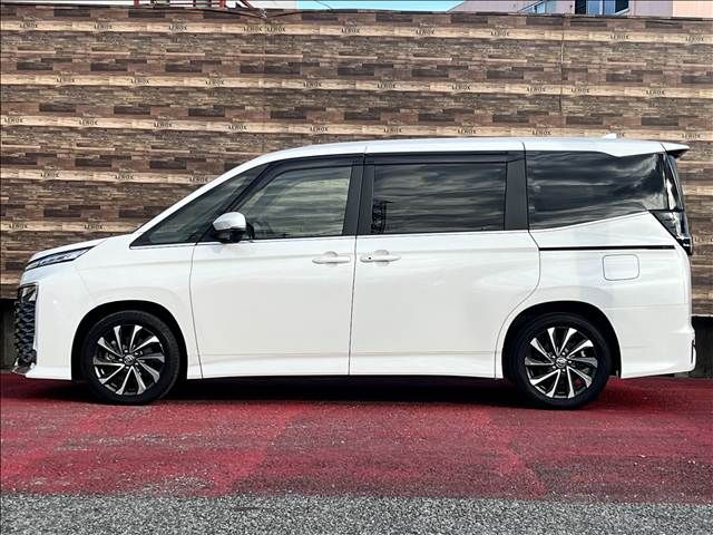VOXY HYBRID