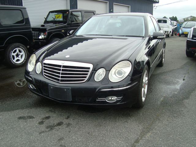 MERCEDES BENZ E class sedan