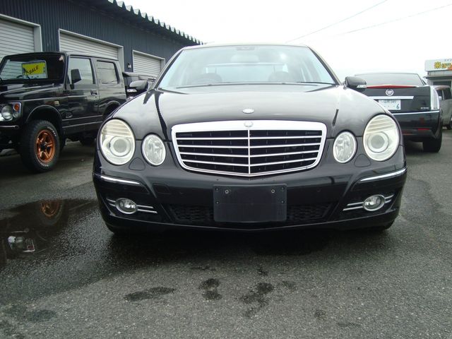 MERCEDES BENZ E class sedan