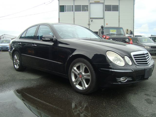 MERCEDES BENZ E class sedan