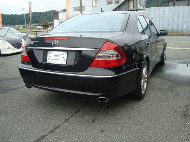 MERCEDES BENZ E class sedan