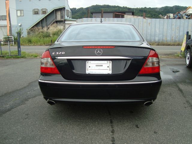 MERCEDES BENZ E class sedan