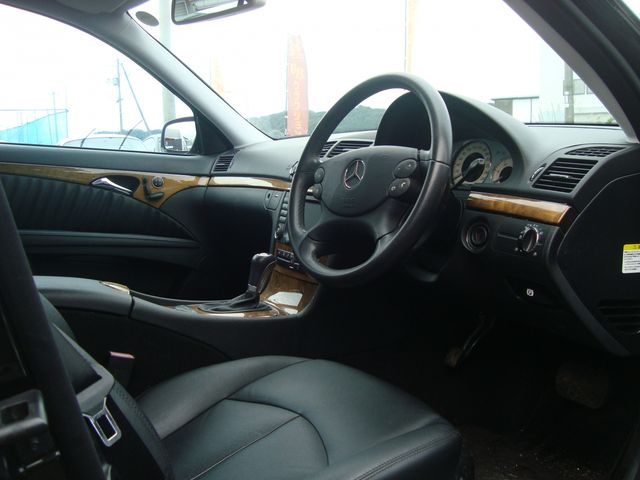 MERCEDES BENZ E class sedan