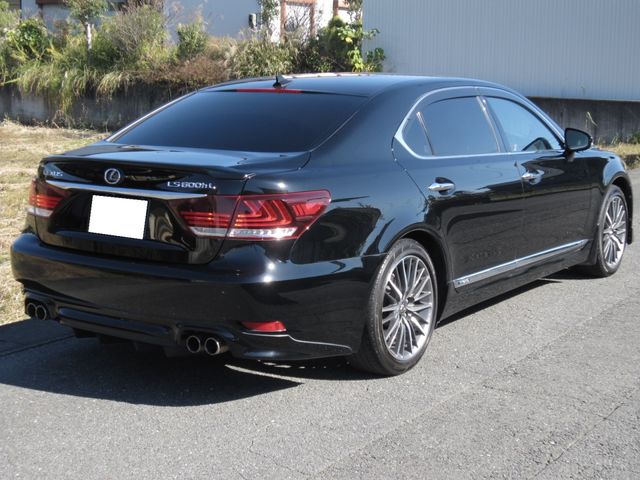 LEXUS LS600hL