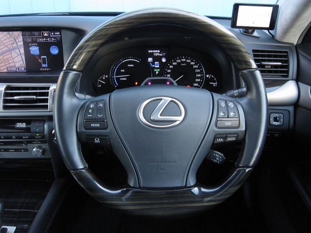 LEXUS LS600hL