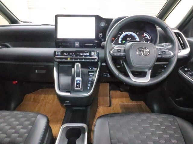 VOXY HYBRID