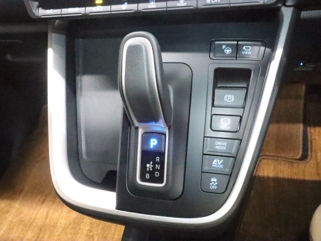 VOXY HYBRID