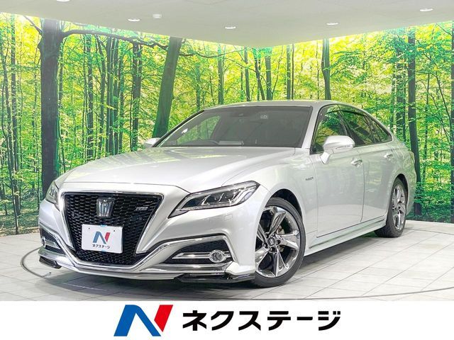 CROWN sedan hybrid
