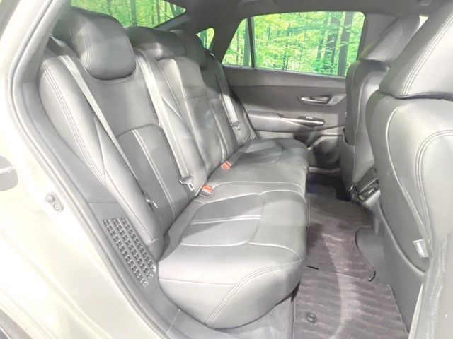 CROWN sedan hybrid
