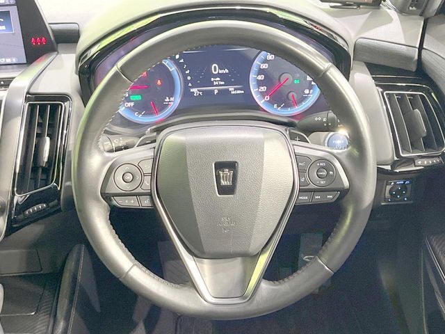 CROWN sedan hybrid