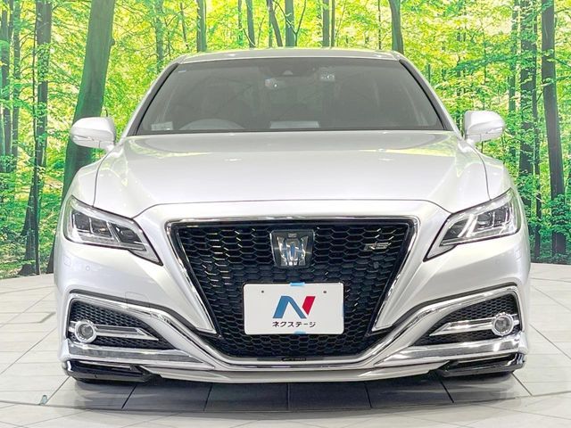 CROWN sedan hybrid