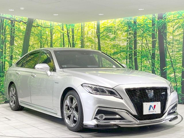 CROWN sedan hybrid