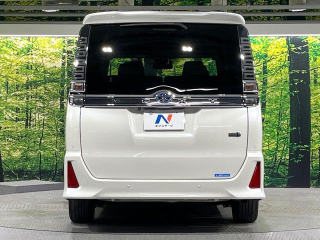 VOXY HYBRID