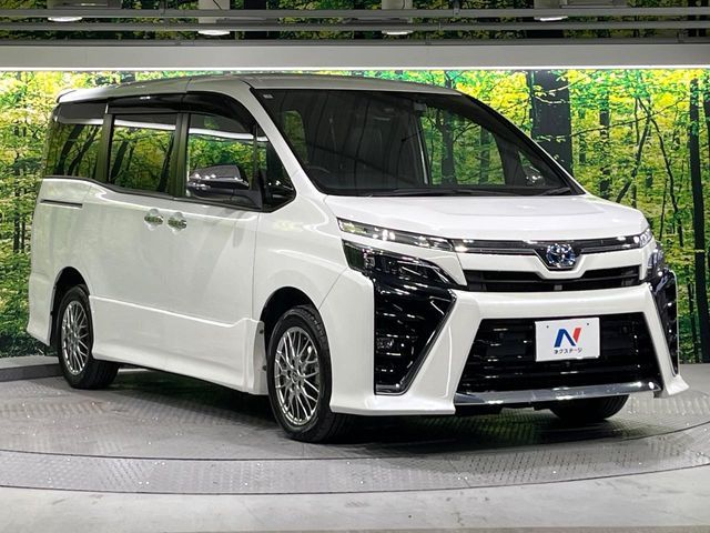 VOXY HYBRID