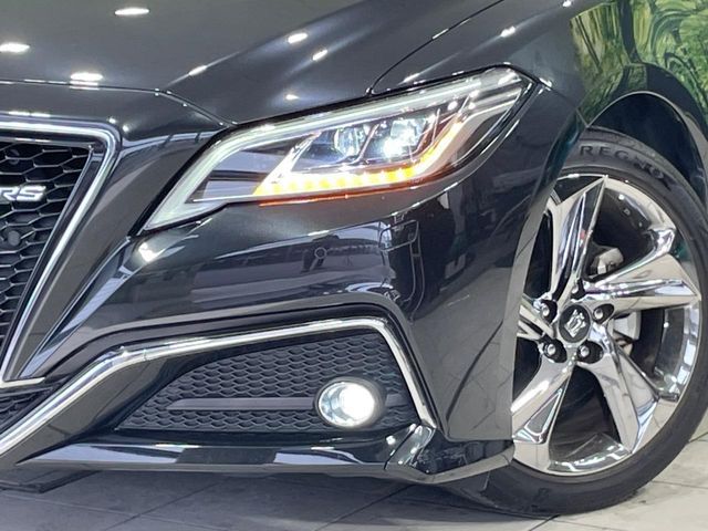 CROWN sedan hybrid