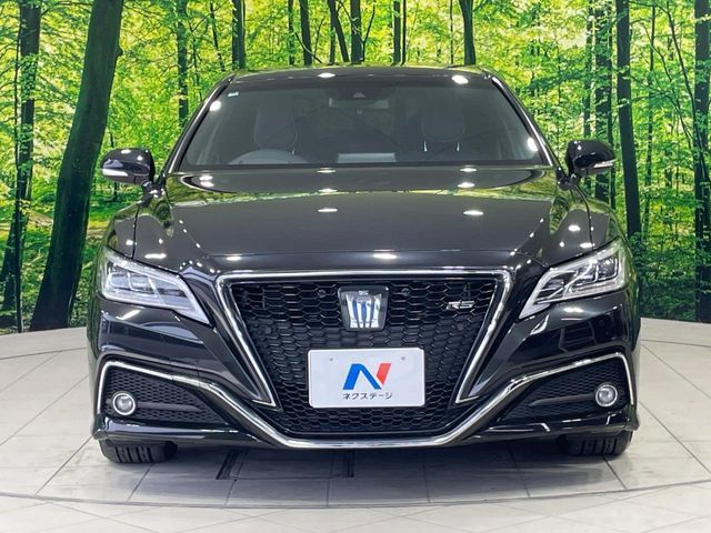 CROWN sedan hybrid