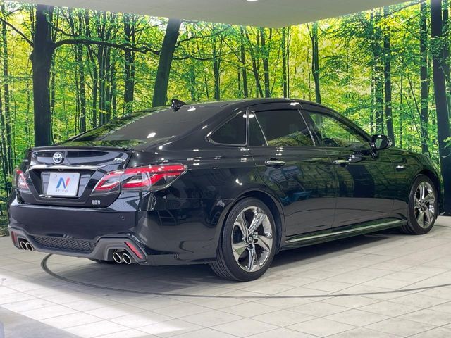 CROWN sedan hybrid