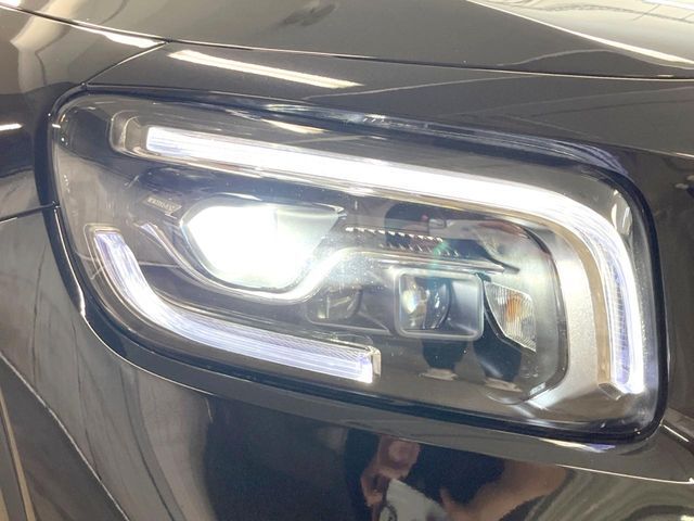 MERCEDES BENZ GLB