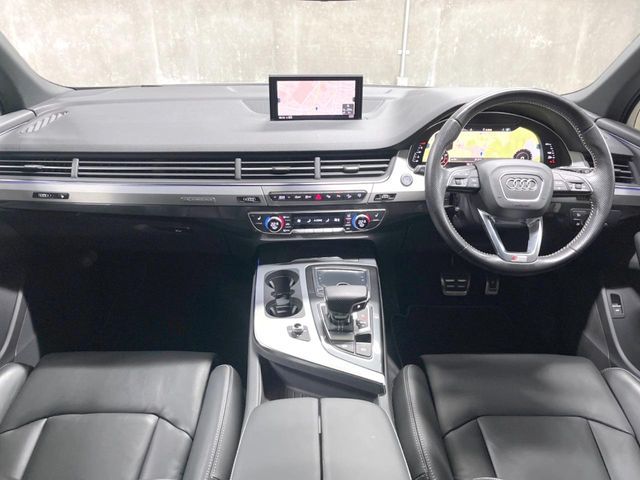 AUDI  Q7