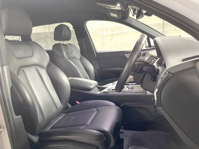 AUDI  Q7