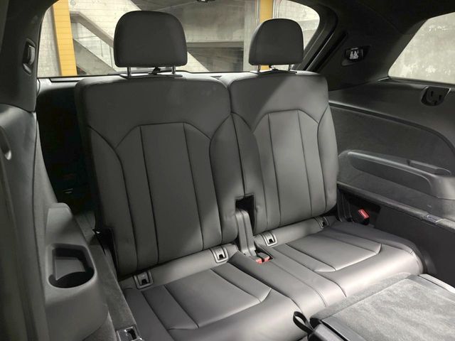 AUDI  Q7