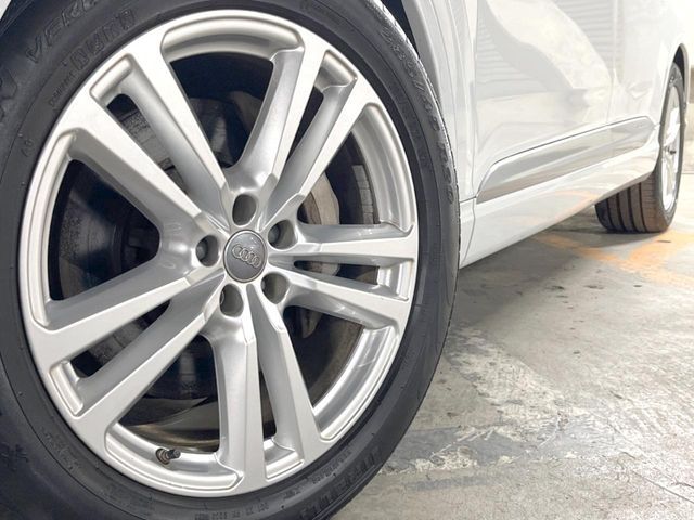 AUDI  Q7