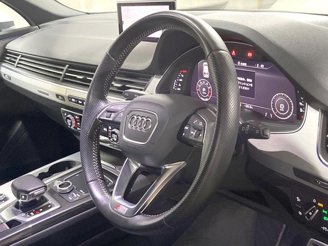AUDI  Q7