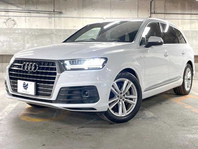 AUDI  Q7