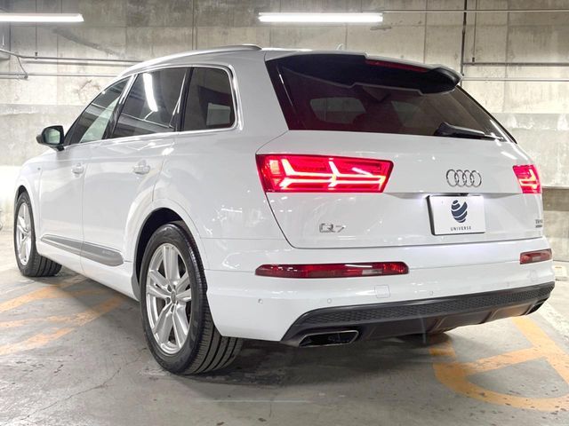 AUDI  Q7