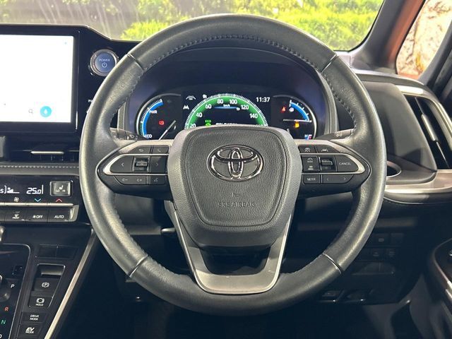 VOXY HYBRID