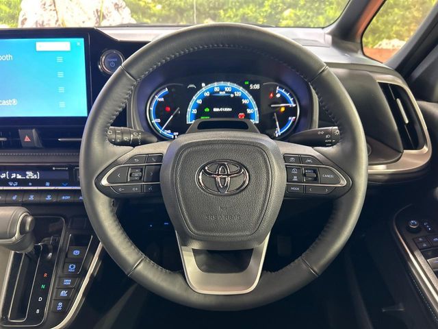 VOXY HYBRID