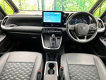 VOXY HYBRID