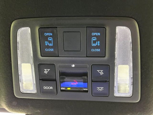 VOXY HYBRID
