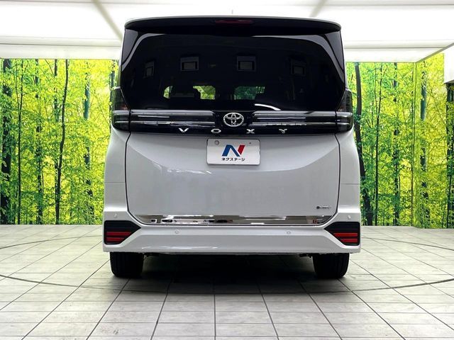 VOXY HYBRID