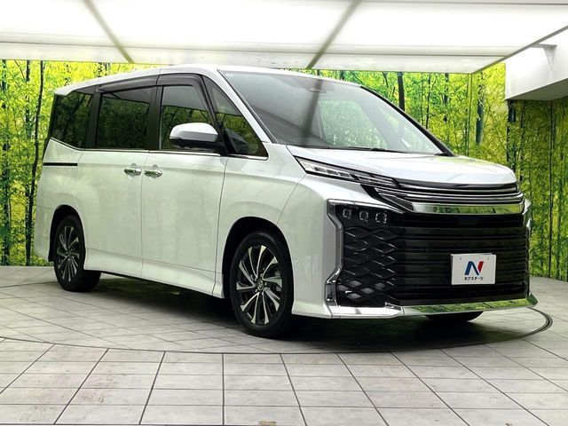 VOXY HYBRID