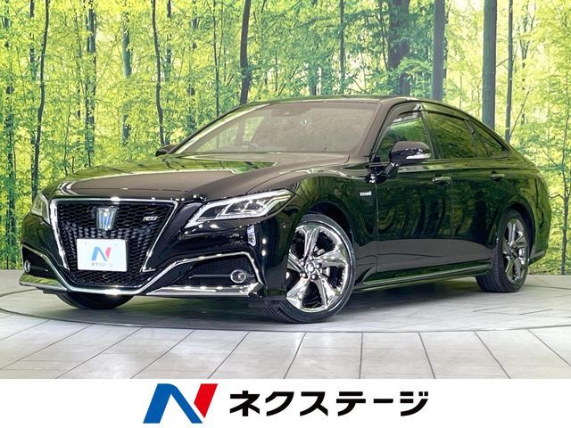 CROWN sedan hybrid