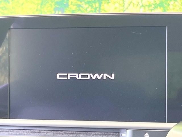 CROWN sedan hybrid