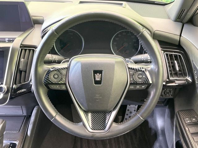 CROWN sedan hybrid