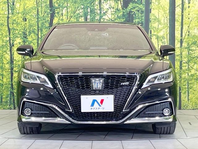 CROWN sedan hybrid