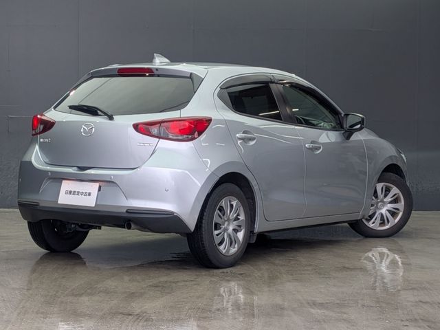 MAZDA2