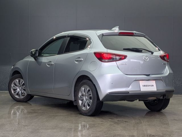 MAZDA2