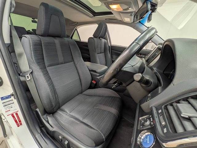 CROWN sedan hybrid