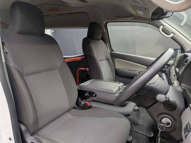 NV350 CARAVAN 4WD
