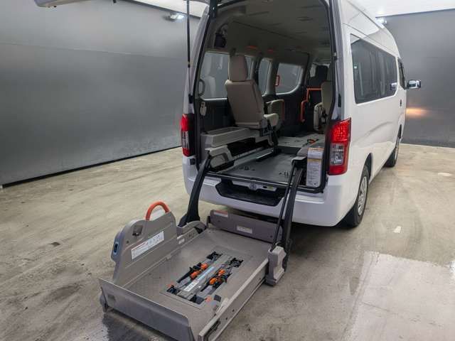 NV350 CARAVAN 4WD