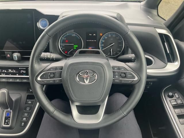 VOXY HYBRID